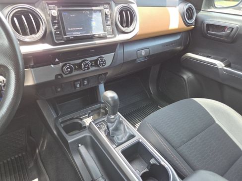 Used 2019 Toyota Tacoma SR5 RWD image 24