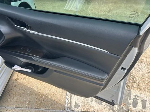 Used 2023 Toyota Camry XSE FWD image 9