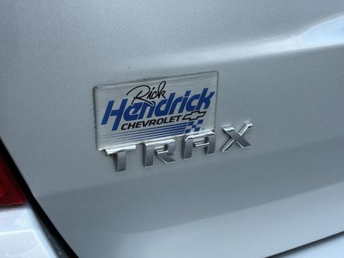 Used 2022 Chevrolet Trax LS w/ Tint and Cruise Package FWD image 10