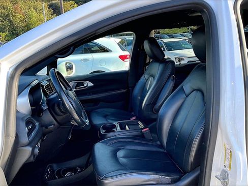 Used 2019 Chrysler Pacifica Touring Plus w/ S Appearance Package image 14