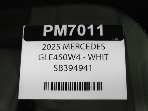 Used 2025 Mercedes-Benz GLE 450e 4MATIC w/ Driver Assistance Package image 38
