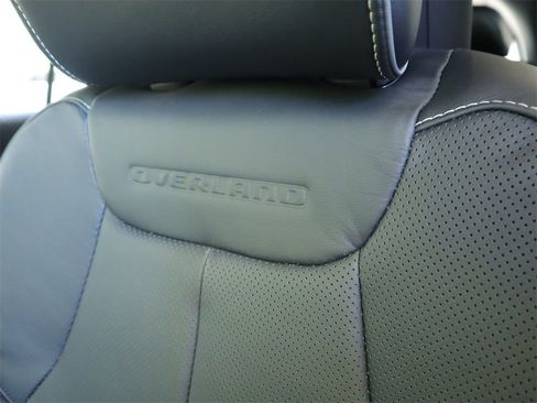 Used 2023 Jeep Grand Cherokee Overland w/ Luxury Tech Group IV image 23