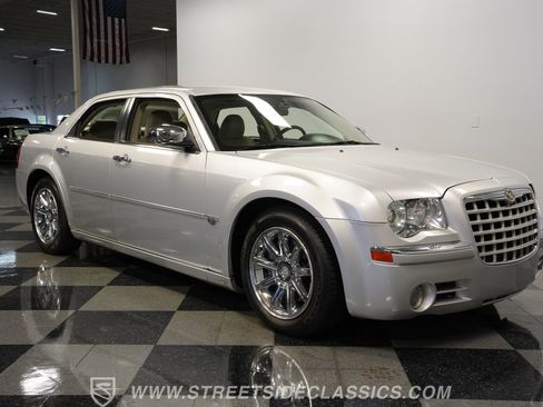 Used 2005 Chrysler 300 C w/ Navigation & Sound Group II image 16