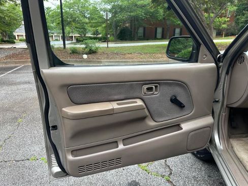 Used 2003 Nissan Frontier XE RWD image 17