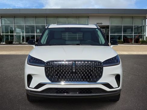 Used 2026 Lincoln Aviator 2WD image 2