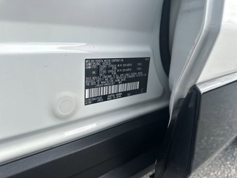 Used 2021 Toyota RAV4 SE image 37