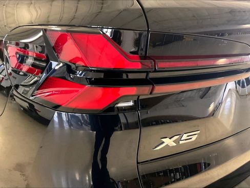 Used 2025 BMW X5 xDrive40i w/ M Sport Package image 26