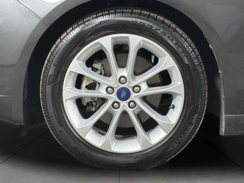 Used 2019 Ford Fusion SE FWD image 25