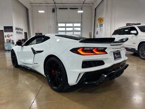 Used 2025 Chevrolet Corvette Z06 RWD image 6