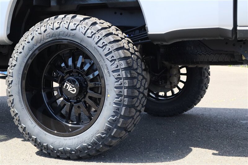 Used 2023 Ford F350 Platinum w/ FX4 Off-Road Package AWD/4WD image 36