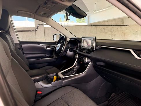 Used 2020 Toyota RAV4 XLE AWD/4WD image 22