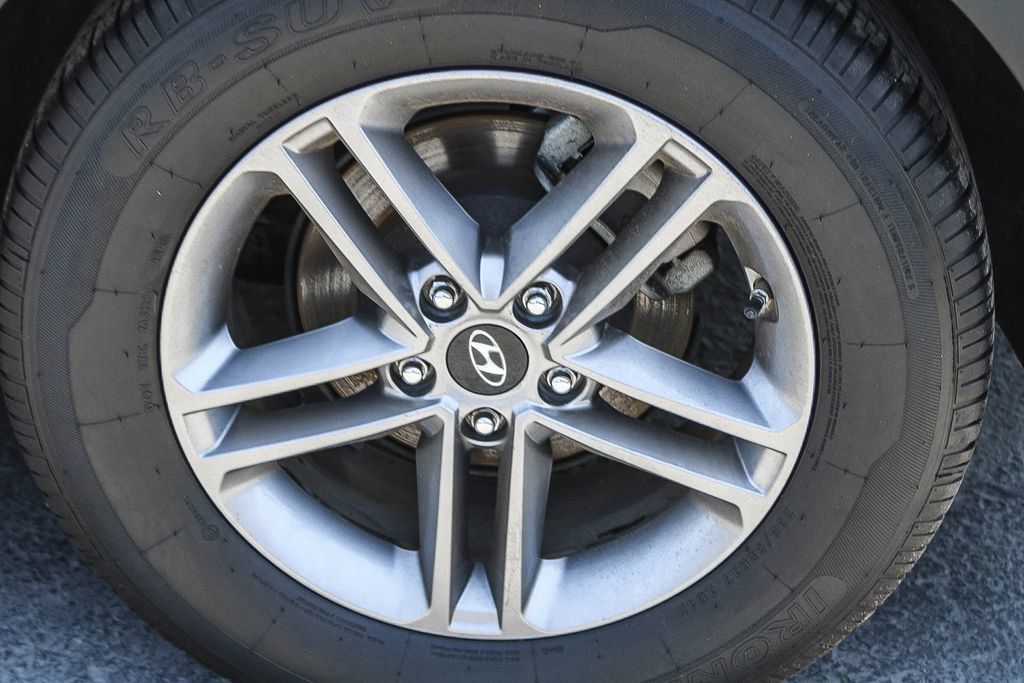 Used 2017 Hyundai Santa Fe Sport FWD image 11