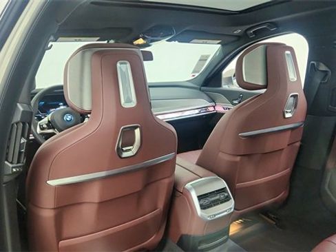 Used 2025 BMW i7 eDrive50 image 33