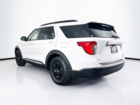 Used 2020 Ford Explorer XLT image 5