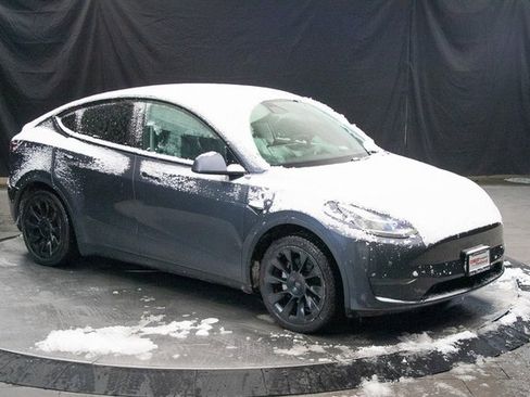 Used 2020 Tesla Model Y Long Range image 2