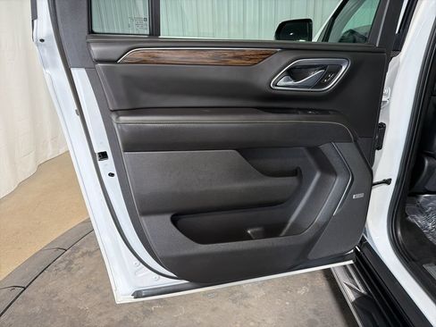 Used 2021 Chevrolet Suburban Premier w/ Premium Package AWD/4WD image 17