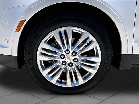 Used 2017 Cadillac XT5 Premium Luxury w/ Driver Assist Package FWD image 11