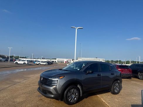 Used 2026 Nissan Kicks S FWD image 9