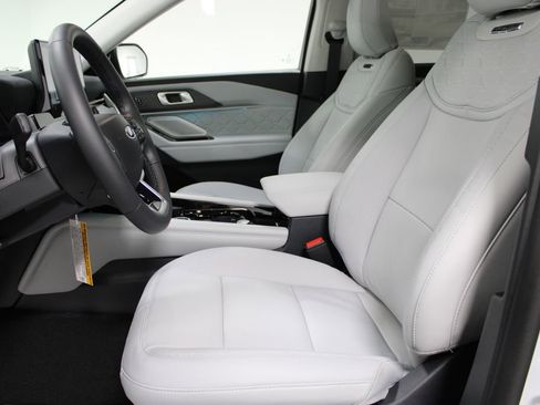 New 2026 Ford Explorer Platinum w/ LUX Leather Package AWD/4WD image 22