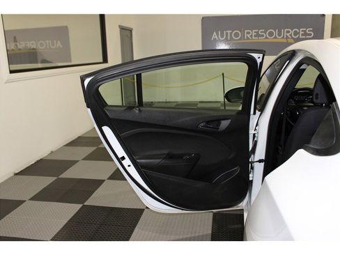 Used 2019 Chevrolet Cruze Sedan image 13