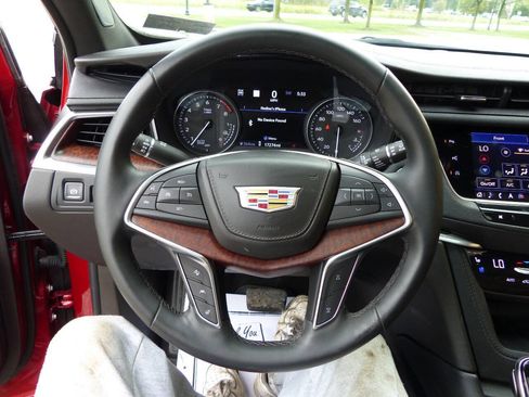 Used 2025 Cadillac XT5 Premium Luxury w/ Technology Package AWD/4WD image 27