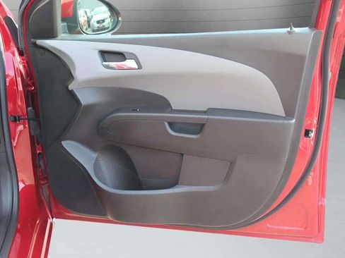 Used 2014 Chevrolet Sonic LT image 10