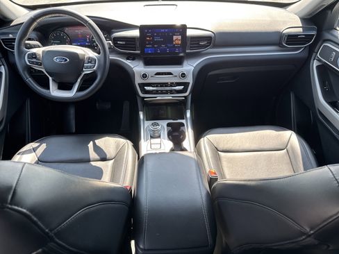 Used 2024 Ford Explorer XLT w/ Equipment Group 202A image 26