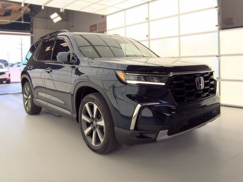 Used 2024 Honda Pilot Touring image 6