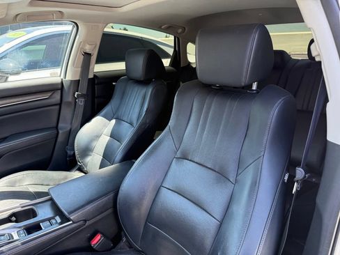 Used 2018 Honda Accord Touring image 3