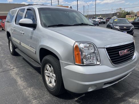 Used 2013 GMC Yukon XL SLT AWD/4WD image 1