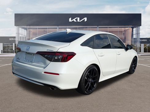 Used 2025 Honda Civic Sport image 4