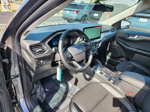 New 2026 Ford Escape SE image 2