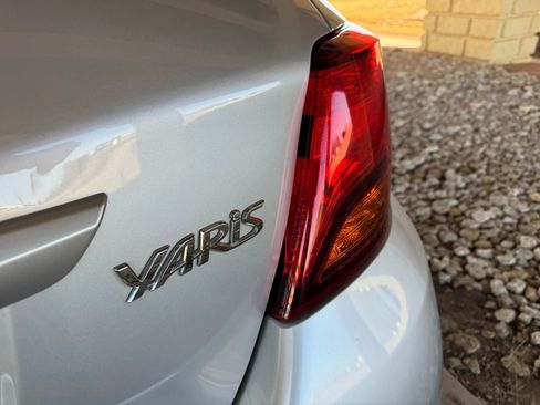 Used 2017 Toyota Yaris L image 19