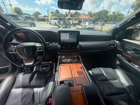 Used 2018 Lincoln Navigator Select RWD image 15