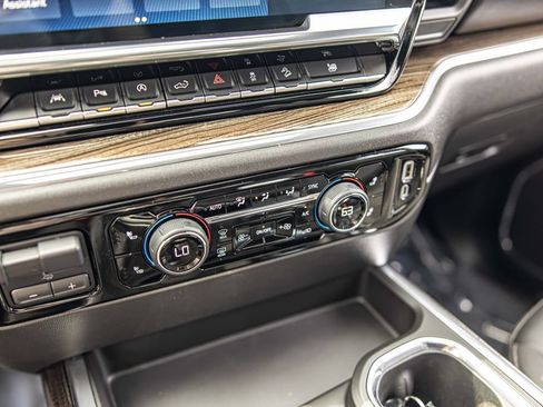 Used 2024 Chevrolet Silverado 1500 LT Trail Boss w/ LT Trail Boss Premium Package AWD/4WD image 28