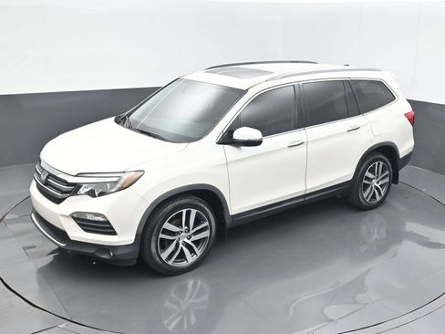 Used 2017 Honda Pilot Touring image 9