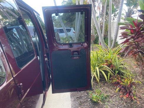 Used 2006 Ford E-150 and Econoline 150 Wagon image 14