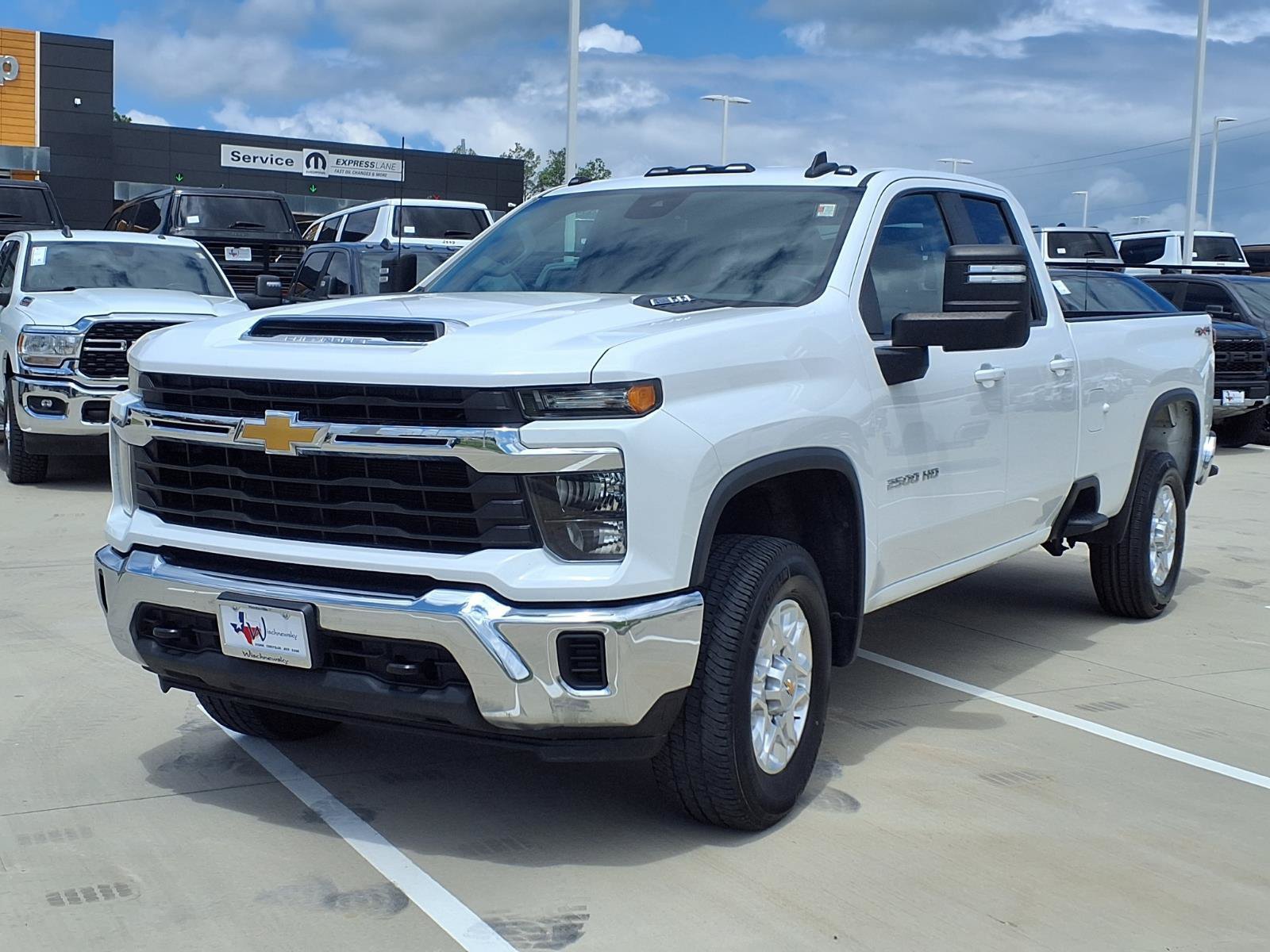 Used 2024 Chevrolet Silverado 2500 LT AWD/4WD image 4