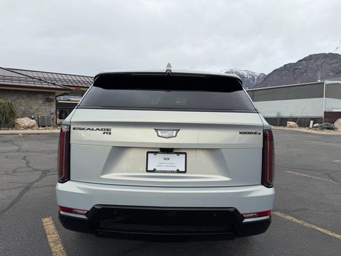 Used 2025 Cadillac Escalade IQ Sport 2 image 4