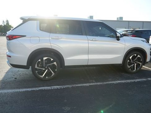 Used 2024 Mitsubishi Outlander SE FWD image 11