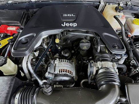Used 2021 Jeep Wrangler Rubicon AWD/4WD image 30