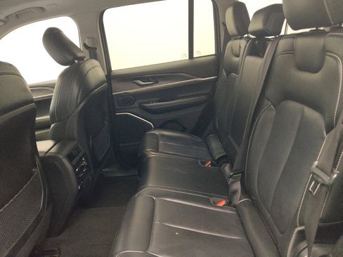 Used 2022 Jeep Grand Cherokee Limited image 18