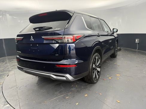 New 2025 Mitsubishi Outlander SE image 3