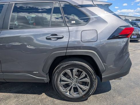Used 2022 Toyota RAV4 XLE Premium AWD/4WD image 4