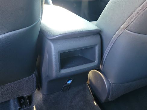 Used 2019 Toyota Camry SE FWD image 14