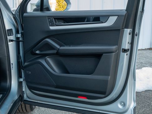 Certified 2024 Porsche Cayenne w/ Premium Package Plus (PFM) image 27