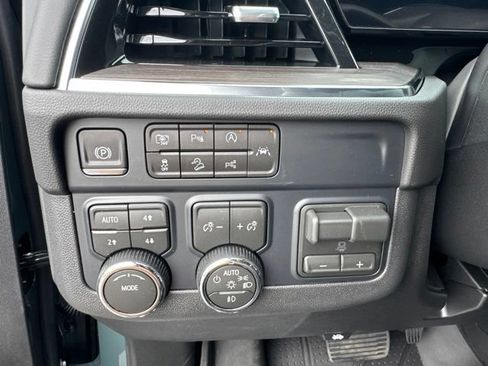 New 2026 Chevrolet Suburban Z71 w/ Comfort Package AWD/4WD image 27