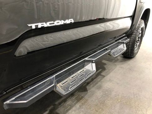 Used 2017 Toyota Tacoma TRD Off-Road AWD/4WD image 23