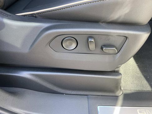 New 2026 GMC Yukon Elevation image 27