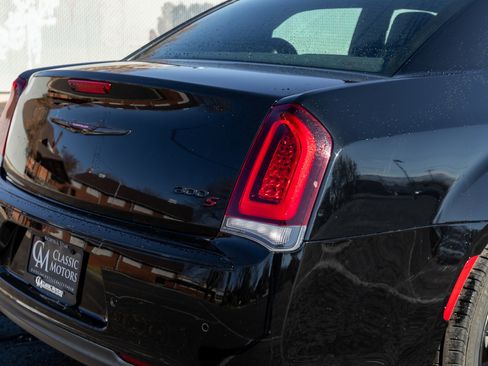 Used 2021 Chrysler 300 S image 32